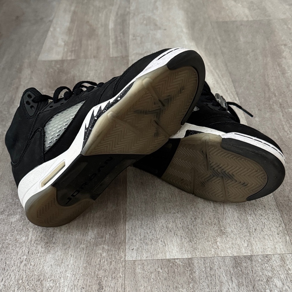 Jordan Kids Sneakers Black and White - Picture 4 of 5